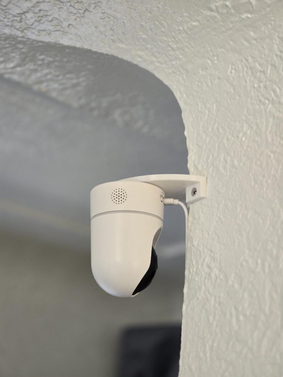 Eufy e220 corner wall mount upside down or right side up for outer corner