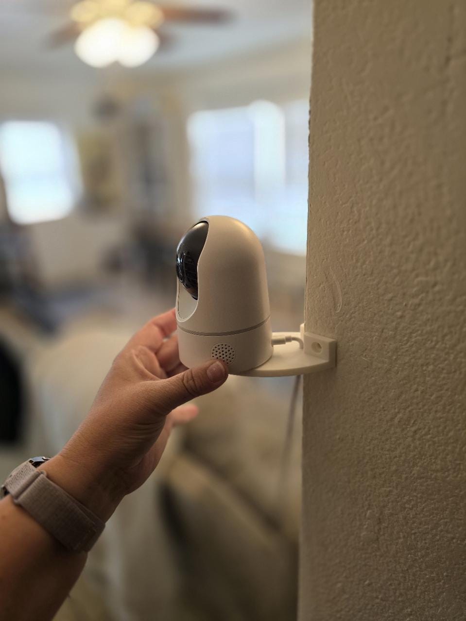 Eufy e220 corner wall mount upside down or right side up for outer corner